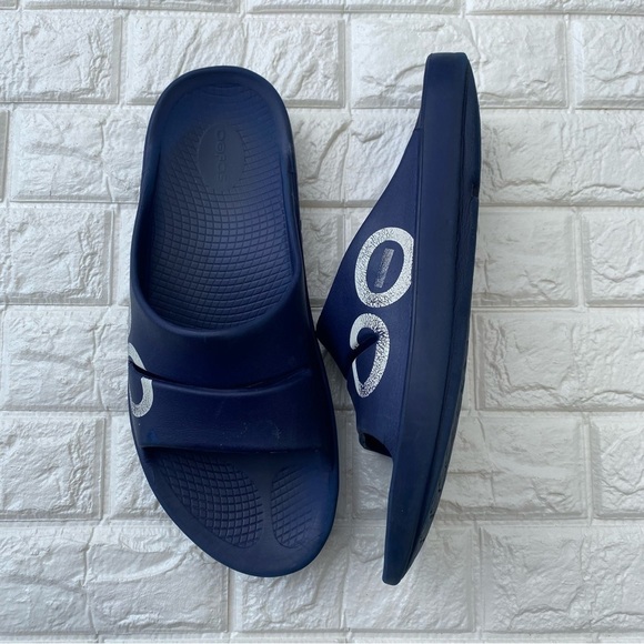 OOFOS ooah gray and white unisex slides sandals - Picture 1 of 7